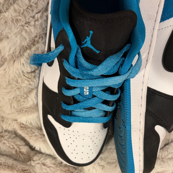 Nike Dunks - Picture 2 of 5